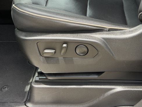 Used 2023 Chevrolet Suburban Premier RWD image 17