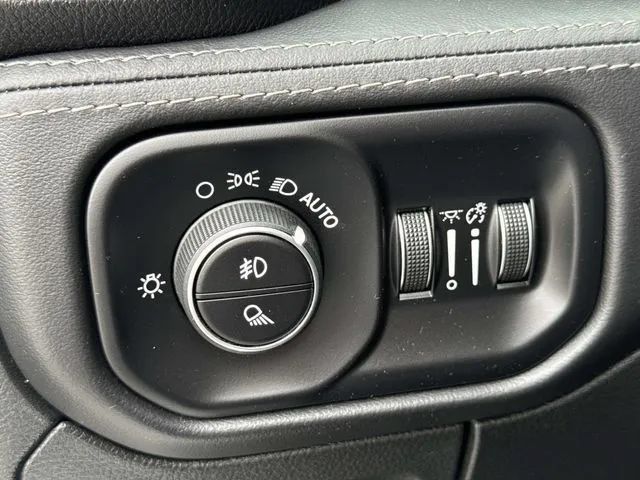 Used 2024 RAM 1500 Limited AWD/4WD image 37