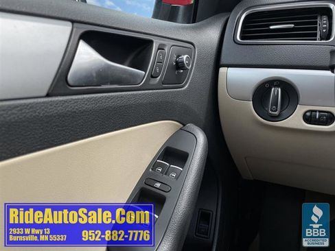 Used 2013 Volkswagen Jetta SE FWD image 34