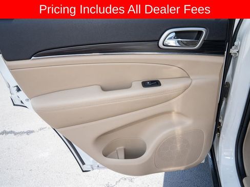 Used 2020 Jeep Grand Cherokee Limited w/ Premium Lighting Group AWD/4WD image 11