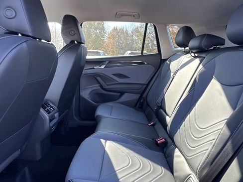 Used 2026 Volkswagen Tiguan SE FWD image 9