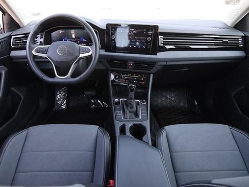 Used 2025 Volkswagen Jetta SE w/ Sunroof Package FWD image 22