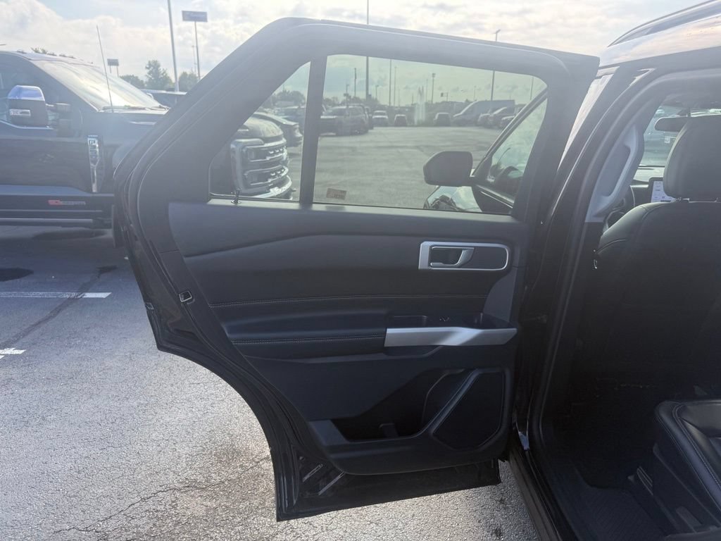 Used 2024 Ford Explorer XLT w/ Equipment Group 202A AWD/4WD image 27