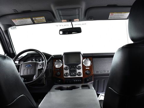 Used 2015 Ford F250 Lariat w/ Chrome Package image 17