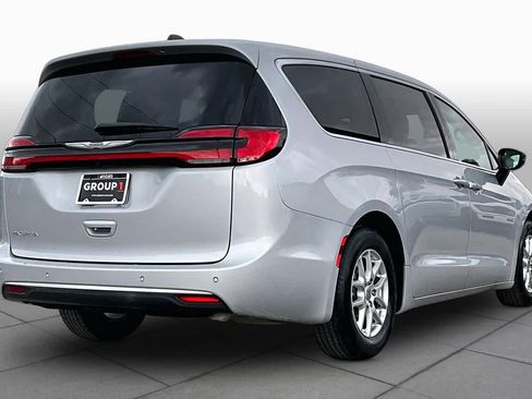 Used 2024 Chrysler Pacifica Touring-L FWD image 13