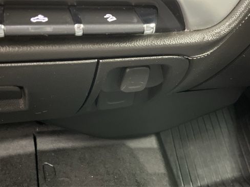 Used 2019 GMC Sierra 1500 SLE w/ SLE Value Package AWD/4WD image 21