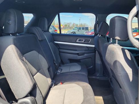 Used 2016 Ford Explorer XLT image 18
