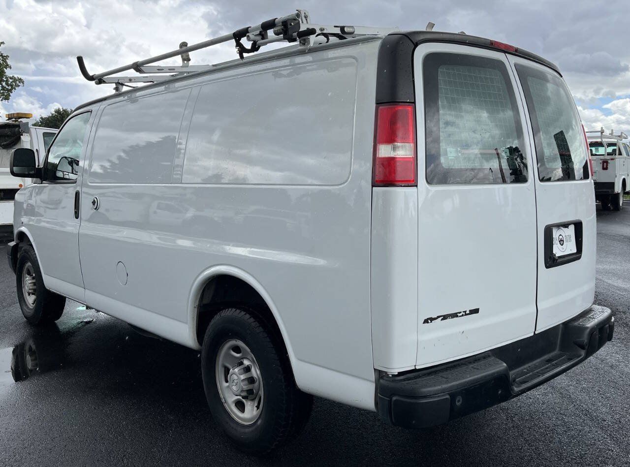 Used 2018 Chevrolet Express 2500 w/ Driver Convenience Package RWD image 7