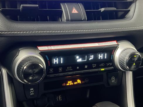 Used 2025 Toyota RAV4 XLE image 27