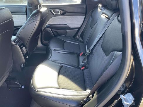 Used 2025 Jeep Compass Latitude image 23