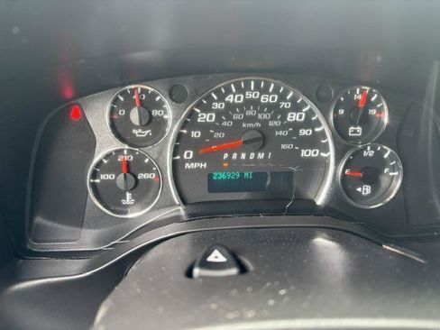 Used 2017 Chevrolet Express 2500 Extended RWD image 10