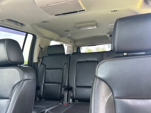 Used 2019 GMC Yukon XL SLT w/ Open Road Package AWD/4WD image 11