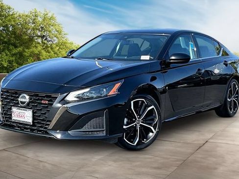 Certified 2024 Nissan Altima 2.5 SR FWD image 3
