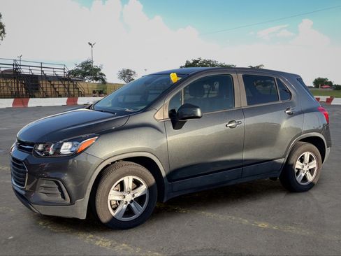 Used 2020 Chevrolet Trax LS w/ Tint and Cruise Package FWD image 5