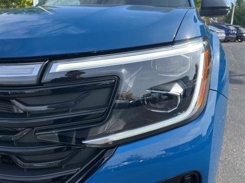 Certified 2025 Volkswagen Atlas Cross Sport SEL R-Line image 10