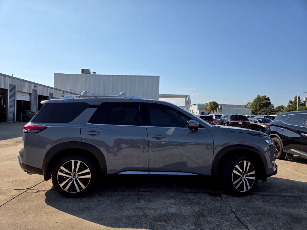 Used 2025 Nissan Pathfinder Platinum w/ Cargo Package FWD image 5