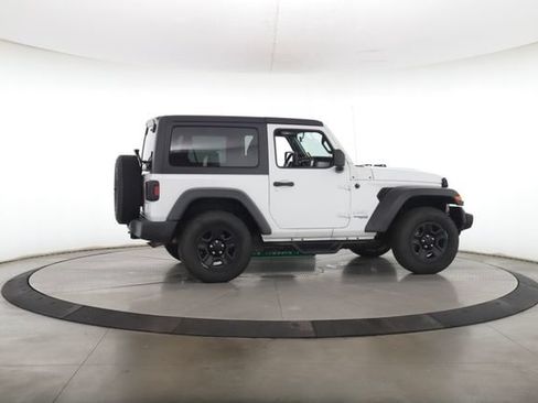 Used 2018 Jeep Wrangler Sport AWD/4WD image 7