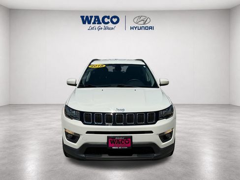 Used 2018 Jeep Compass Latitude FWD image 2