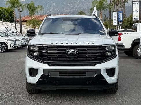 New 2026 Ford Expedition Platinum AWD/4WD image 3