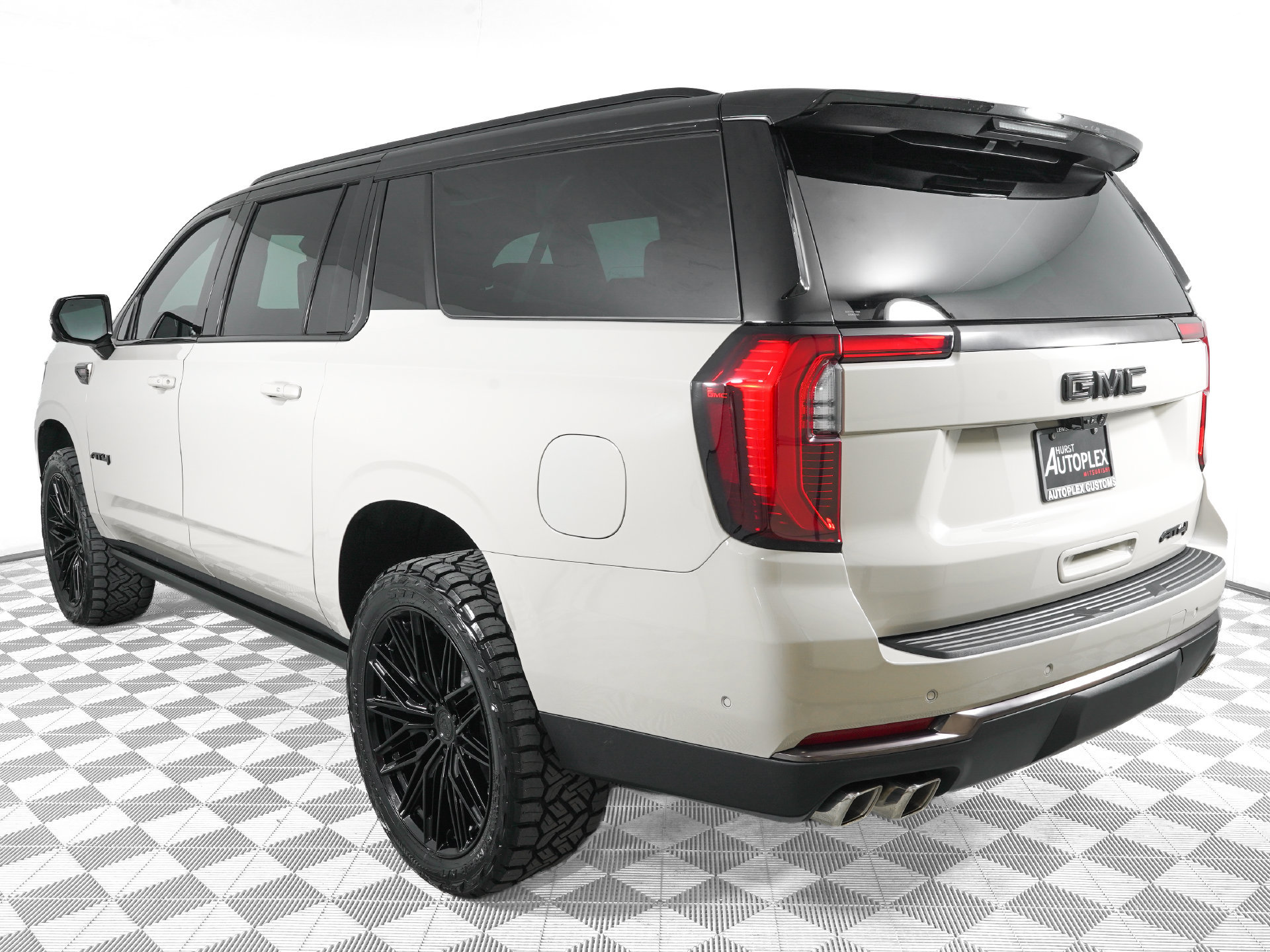 Used 2027 GMC Yukon XL AT4 Ultimate AWD/4WD image 8