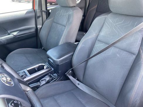 Used 2017 Toyota Tacoma TRD Off-Road w/ Tow Package RWD image 14