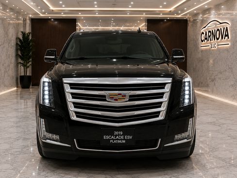Used 2019 Cadillac Escalade ESV Platinum RWD image 3