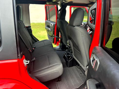 Used 2021 Jeep Wrangler Unlimited Sahara image 11