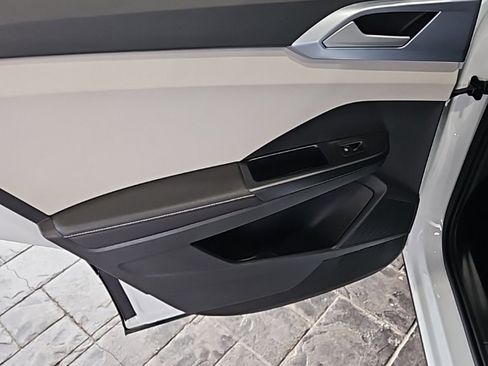 New 2026 Volkswagen Taos SE image 20