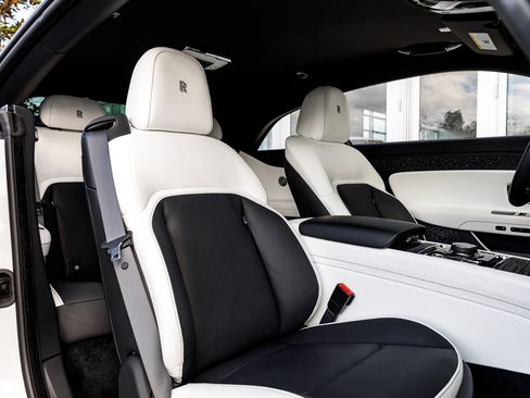 Used 2024 Rolls-Royce Spectre w/ Spectre Launch Package image 40