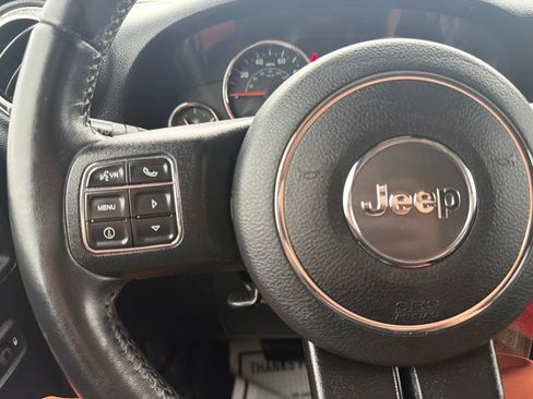 Used 2016 Jeep Wrangler Unlimited Sahara w/ Connectivity Group AWD/4WD image 23