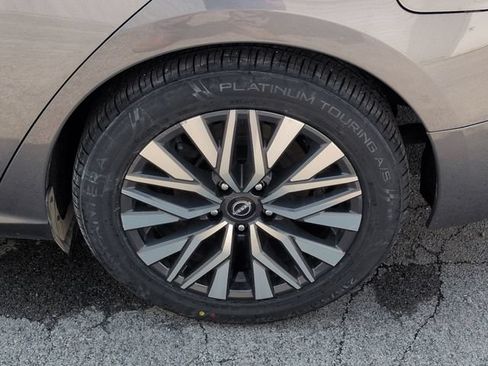 Used 2024 Nissan Altima 2.5 SV FWD image 34