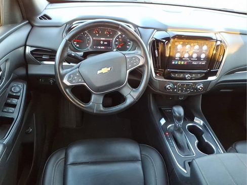 Used 2023 Chevrolet Traverse LT image 16