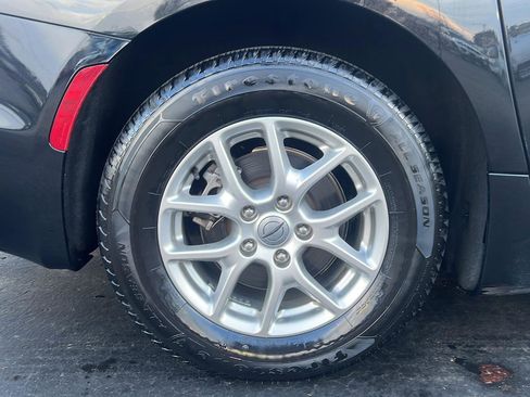 Used 2023 Chrysler Pacifica Touring-L image 24