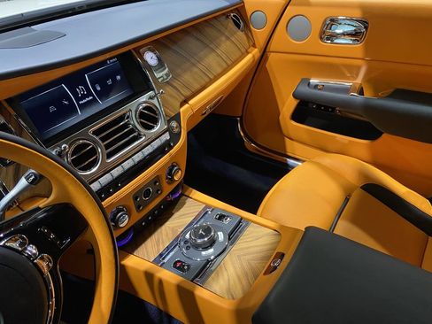 Used 2021 Rolls-Royce Dawn RWD image 9
