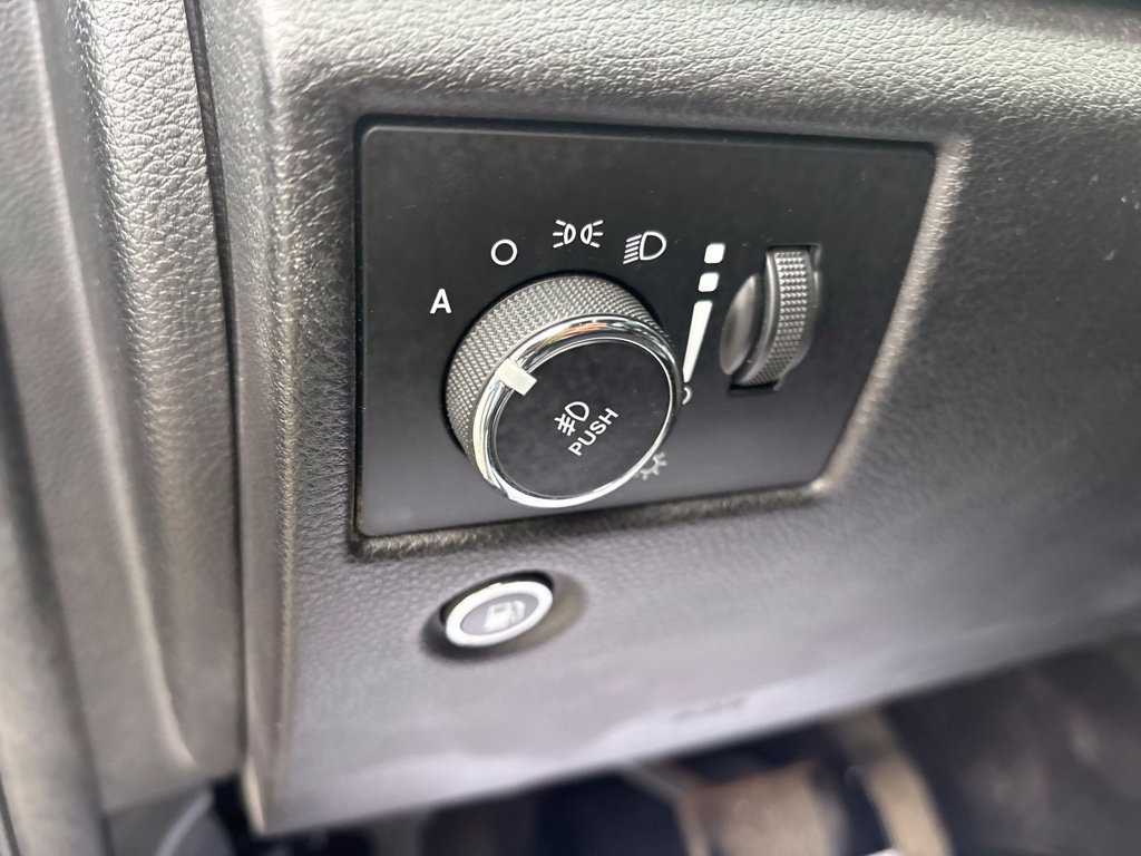 Used 2017 Jeep Grand Cherokee Limited AWD/4WD image 19