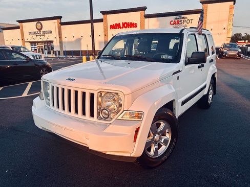 Used 2012 Jeep Liberty Sport image 1