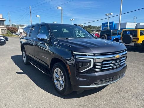 Used 2025 Chevrolet Suburban Premier AWD/4WD image 7