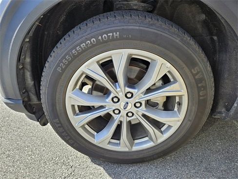 Used 2023 Ford Explorer Limited w/ Equipment Group 301A image 9