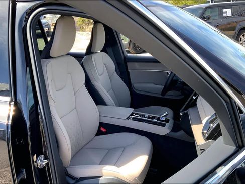 Used 2026 Volvo XC90 B5 Plus w/ Protection Package image 8
