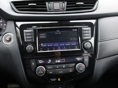 Used 2019 Nissan Rogue SV w/ Premium Package AWD/4WD image 44