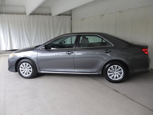 Used 2013 Toyota Camry LE FWD image 21
