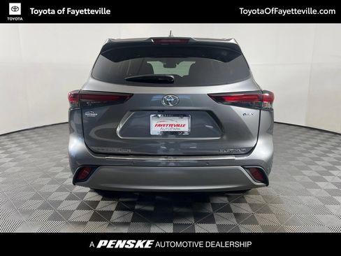 Used 2026 Toyota Highlander Platinum AWD/4WD image 4