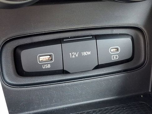 Used 2025 Hyundai Venue SEL FWD image 26