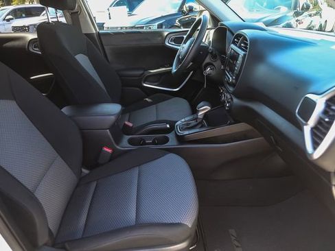 Used 2023 Kia Soul LX w/ LX Technology Package image 18