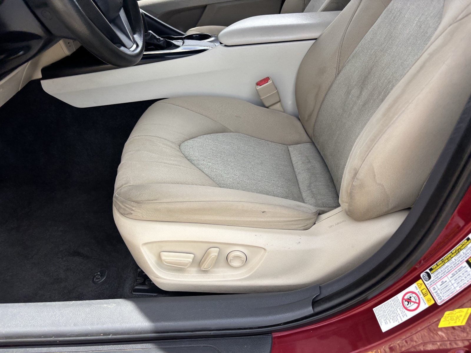 Used 2019 Toyota Camry LE w/ Carpet Mat Package FWD image 20