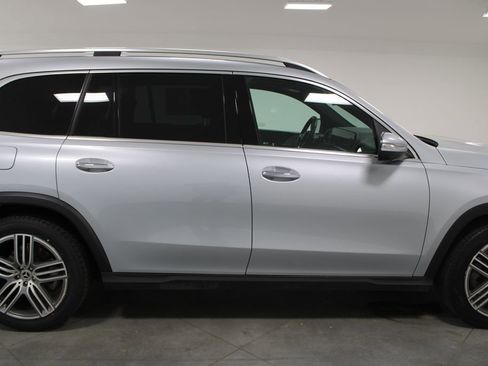 Used 2025 Mercedes-Benz GLS 450 4MATIC image 11