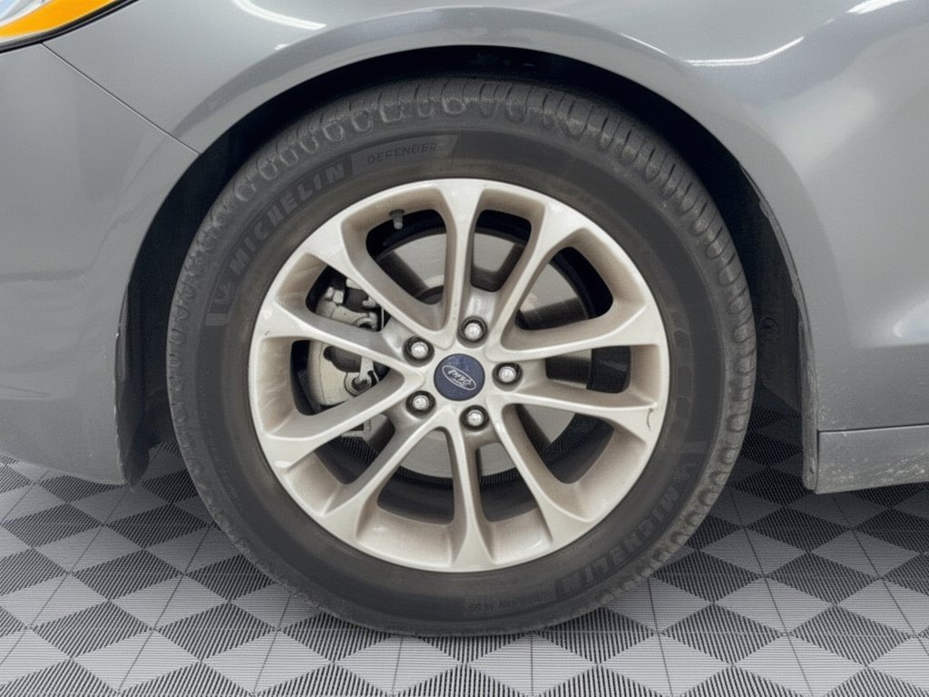 Used 2019 Ford Fusion SE FWD image 10