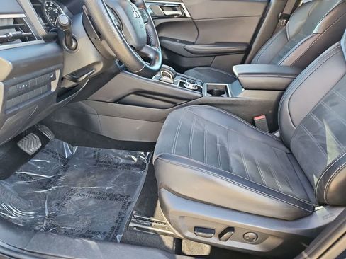 Used 2024 Mitsubishi Outlander SE image 17