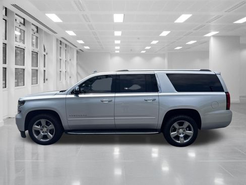 Used 2018 Chevrolet Suburban Premier AWD/4WD image 8
