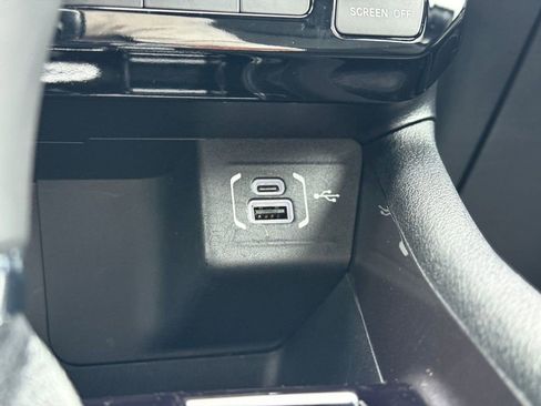 Used 2024 Jeep Compass Latitude image 32